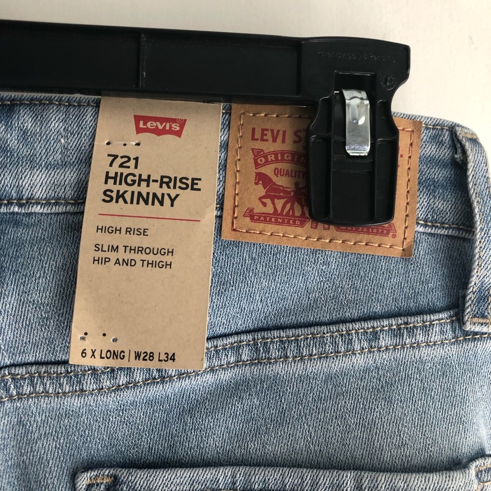 Levi's High Rise Jeans - Picture 6 of 7